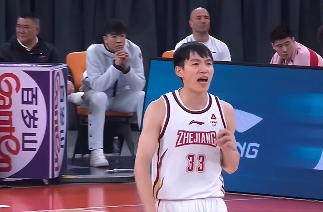 罗马主场大胜伯恩茨,豪取三分 罗马主场大胜伯恩茨,豪取三分