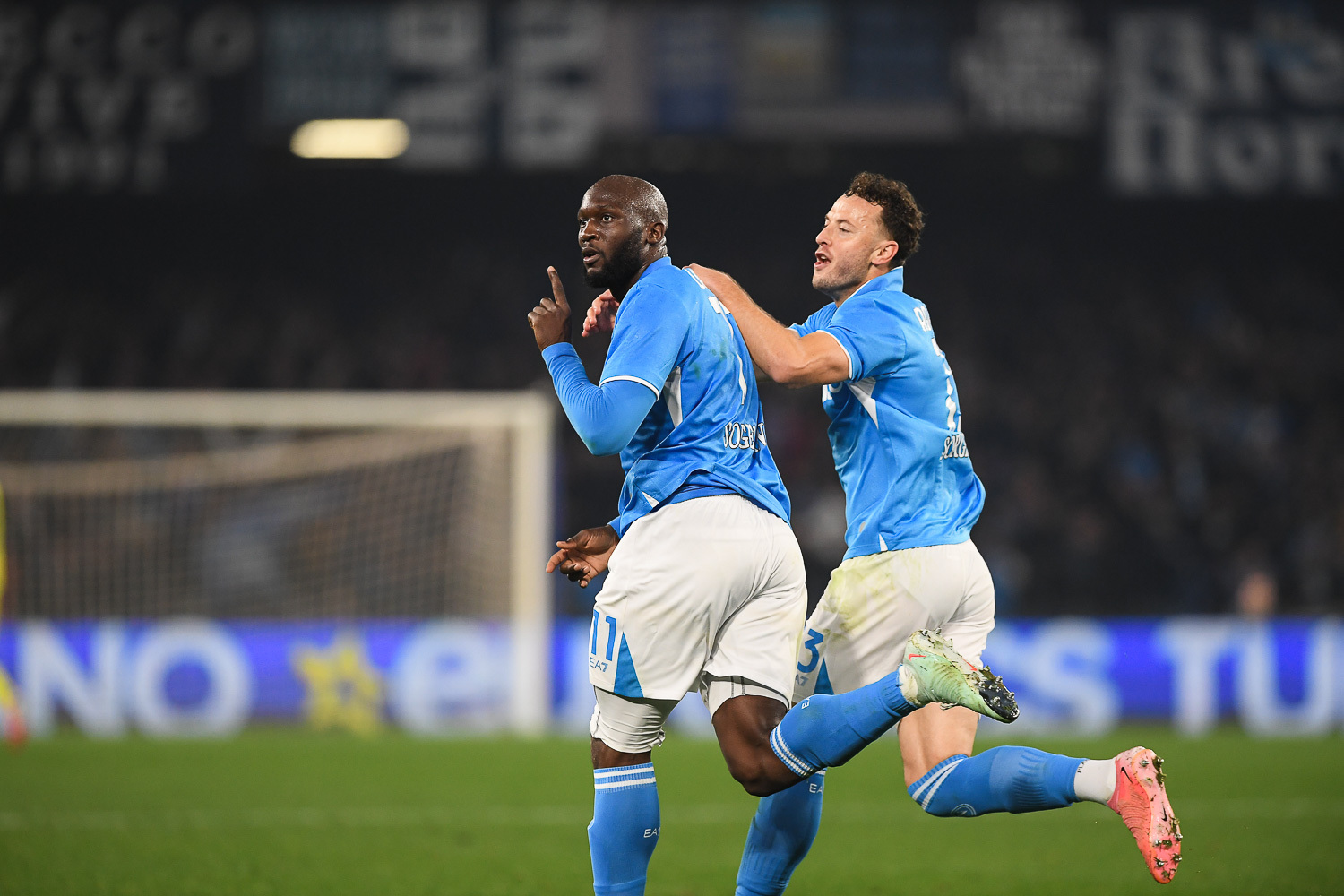 那不勒斯队全员出击,斗志昂扬,轻取对手的简单介绍 那不勒斯队全员出击,斗志昂扬,轻取对手的简单介绍