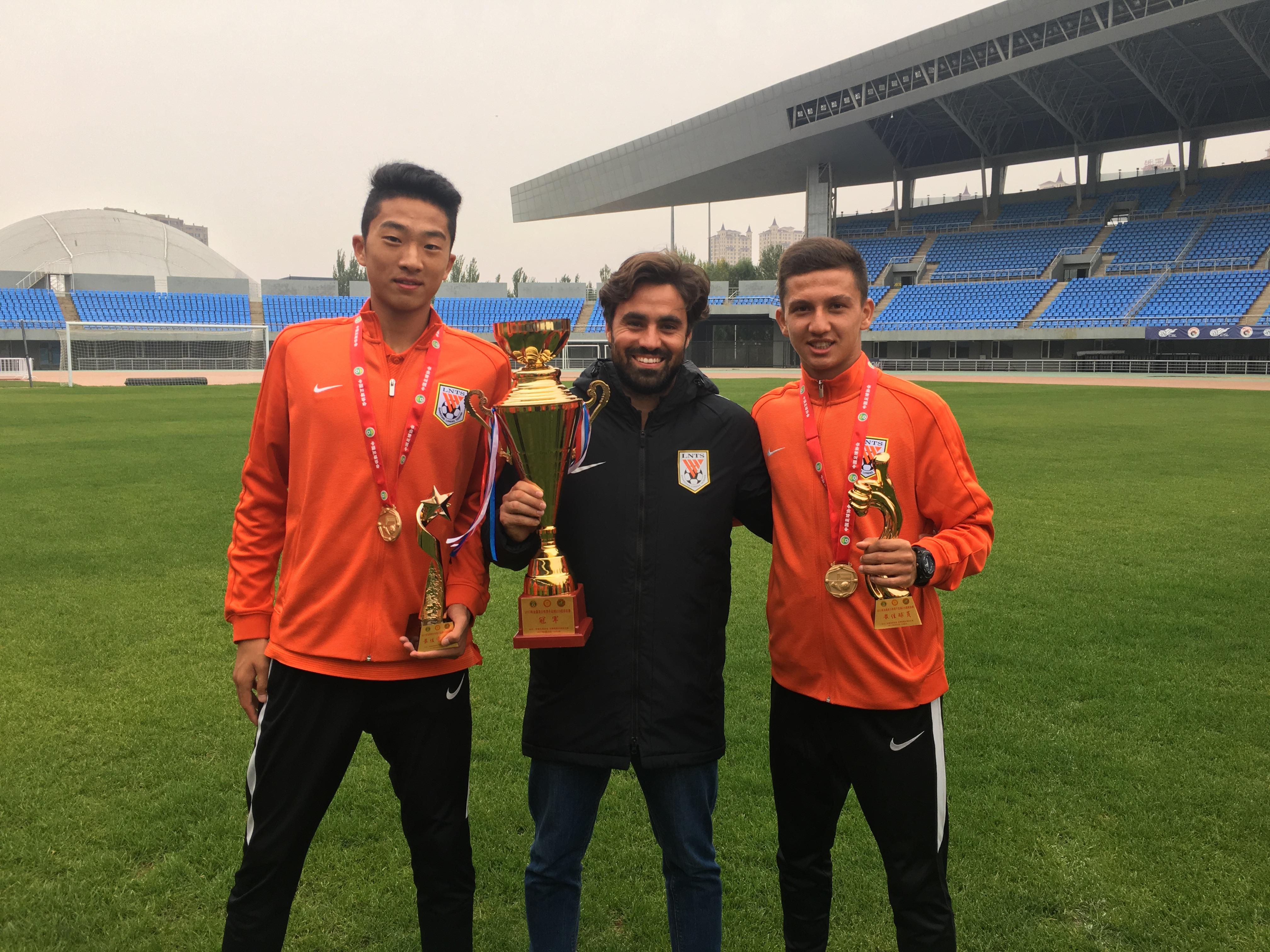 阿贾克斯大胜苏黎世勇夺荷兰联赛冠军 阿贾克斯大胜苏黎世勇夺荷兰联赛冠军