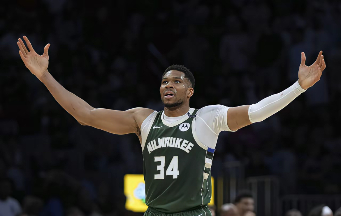 阿德托昆博可能会选择离开雄鹿队 阿德托昆博可能会选择离开雄鹿队