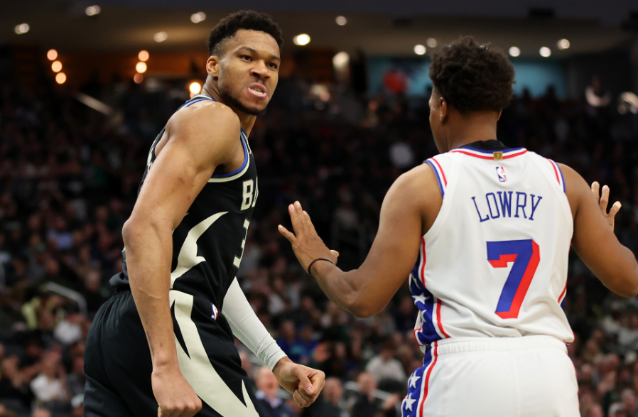 雄鹿队主场力克76人,字母哥砍下30+10 雄鹿队主场力克76人,字母哥砍下30+10