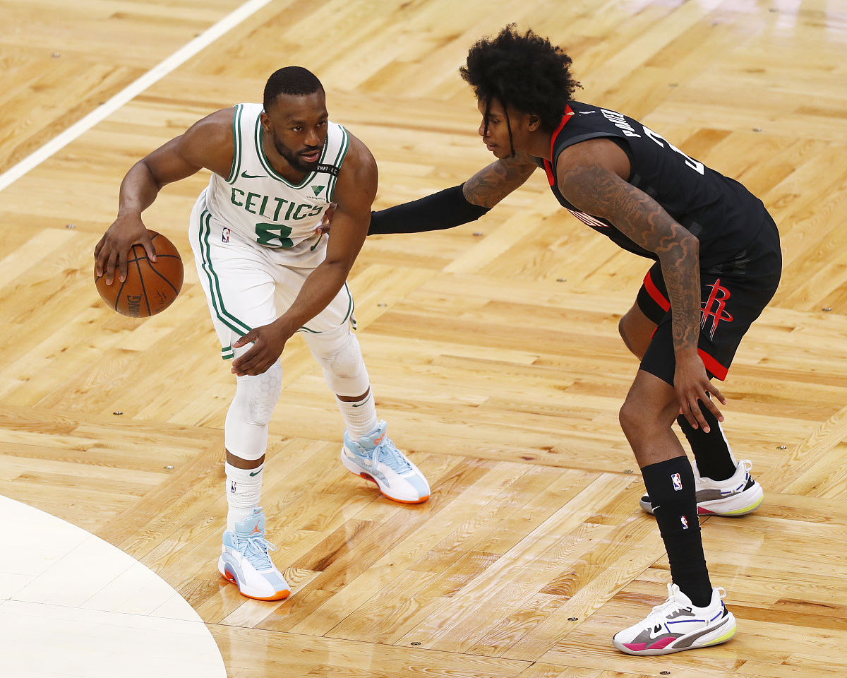 雄鹿队主场力克76人,字母哥砍下30+10 雄鹿队主场力克76人,字母哥砍下30+10