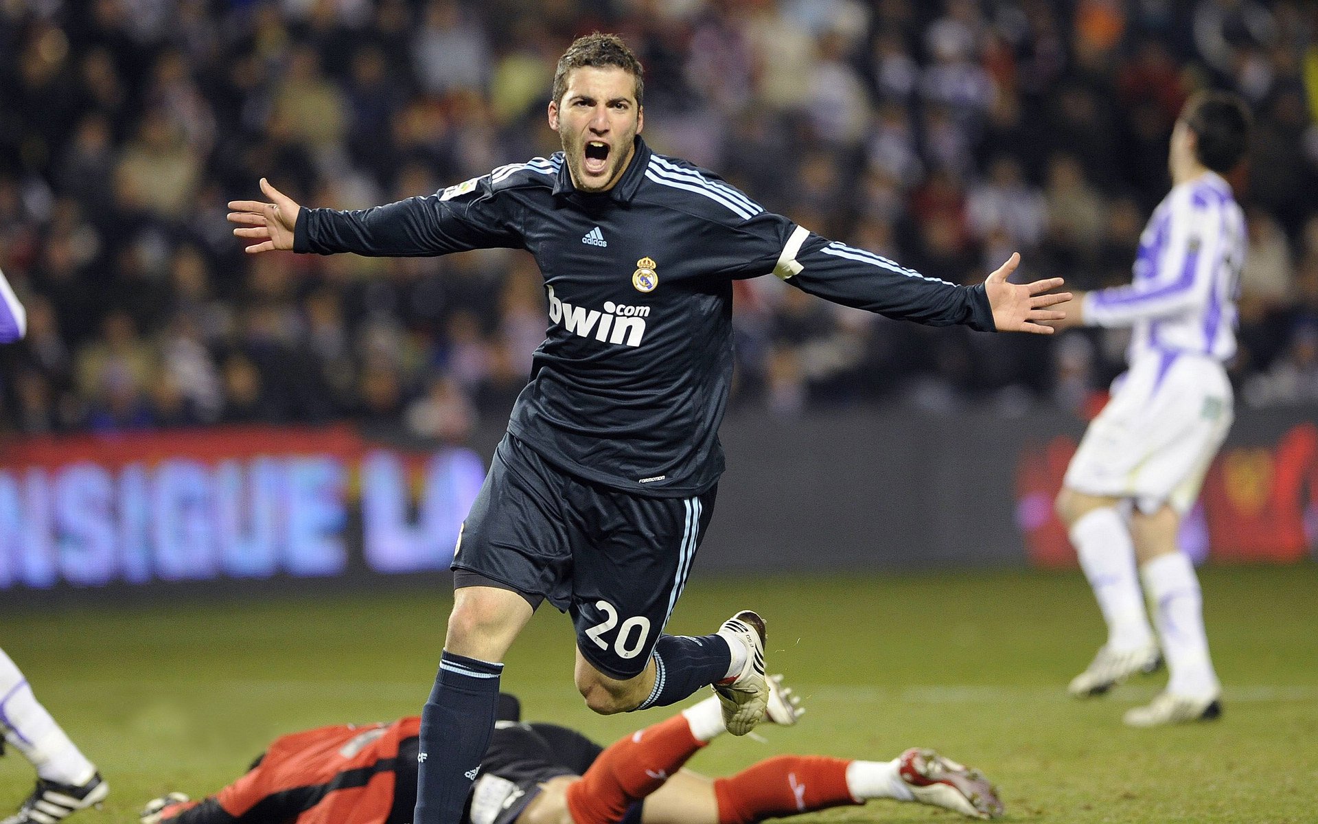 开云体育中国-两场地震，格列兹曼的火山喷发与厄瓜多尔的战术海啸