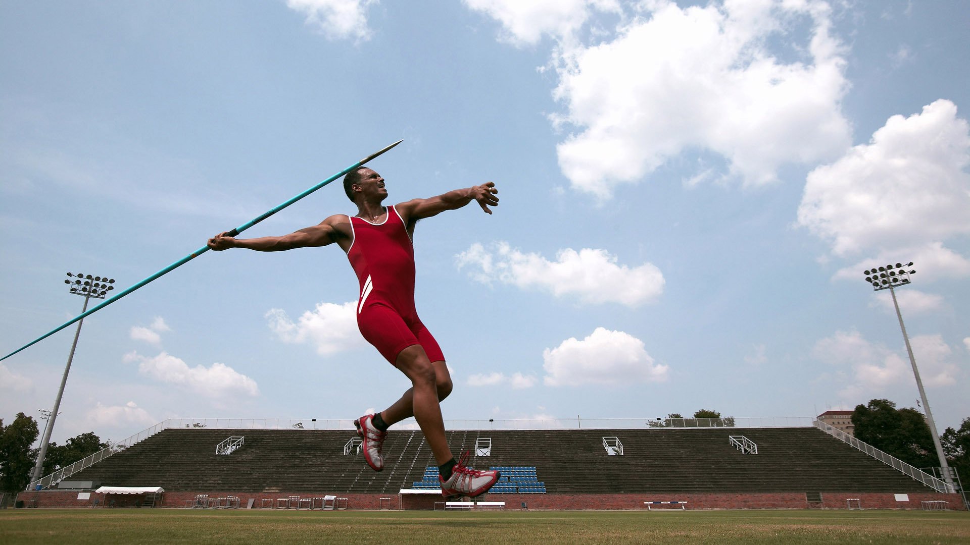 羽球烽火双重奏，团队史诗翻盘与个人的不朽纪录